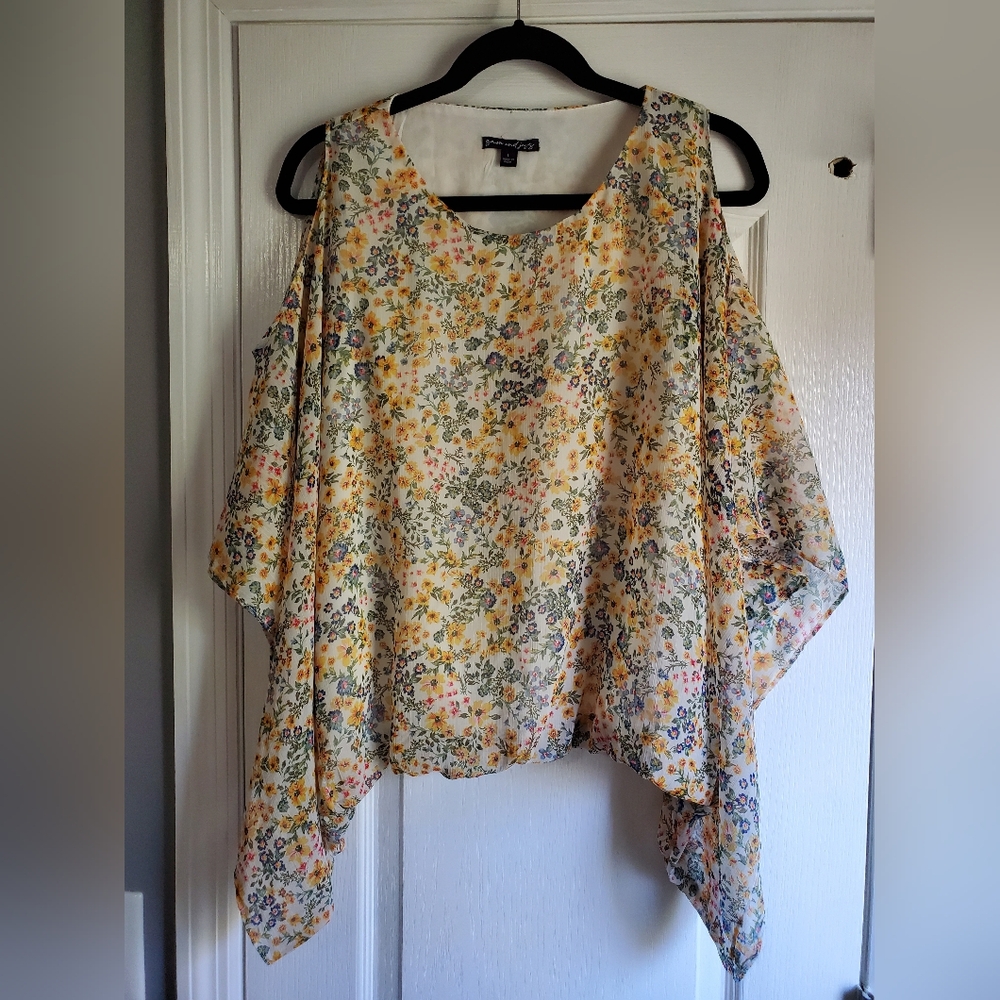 Cold-Shoulder Cape-Sleeve Top Size Large by Macy's Sam and Jess